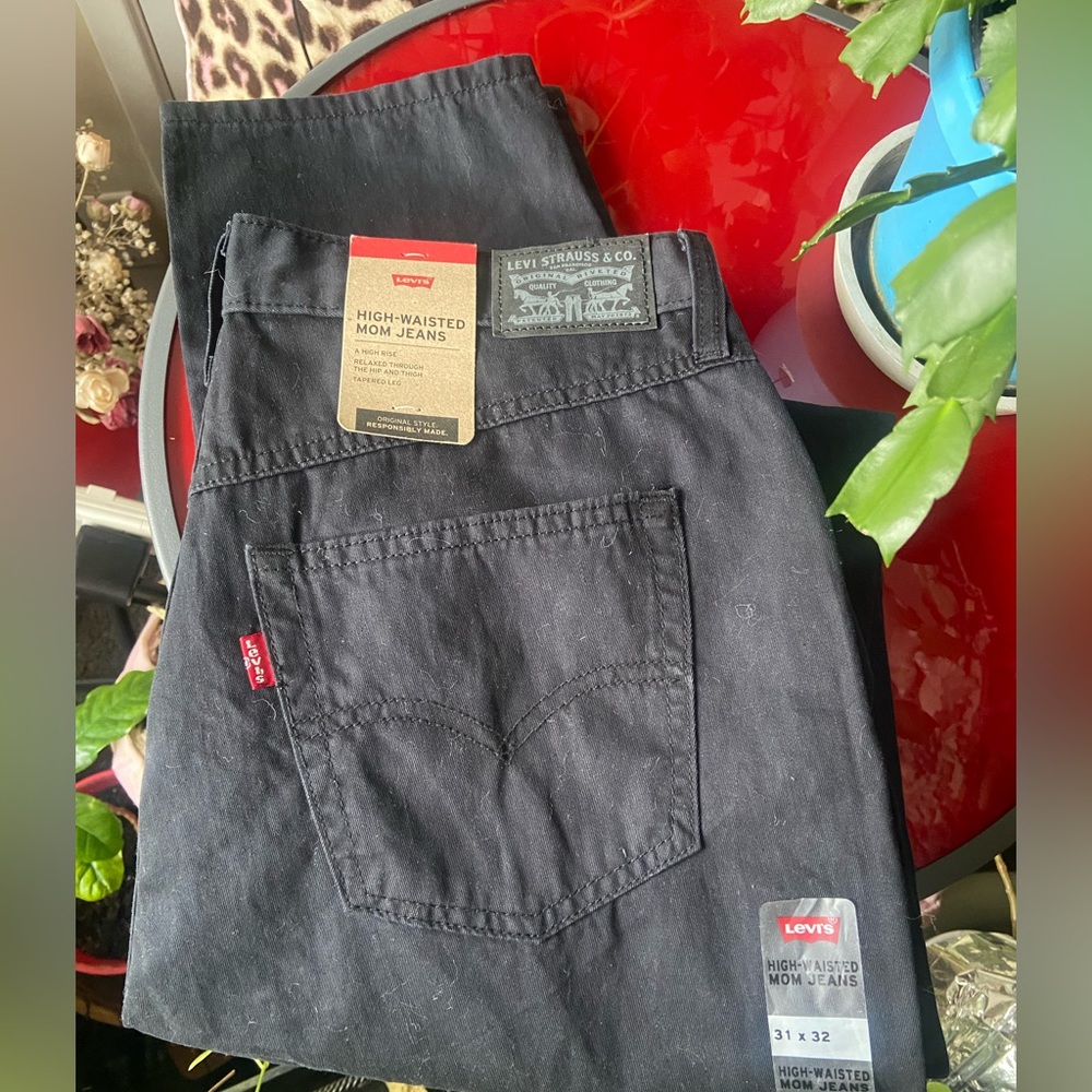 Levi’s high-rise-waisted mom jeans, relaxed thru the hip & thigh, tapered leg
